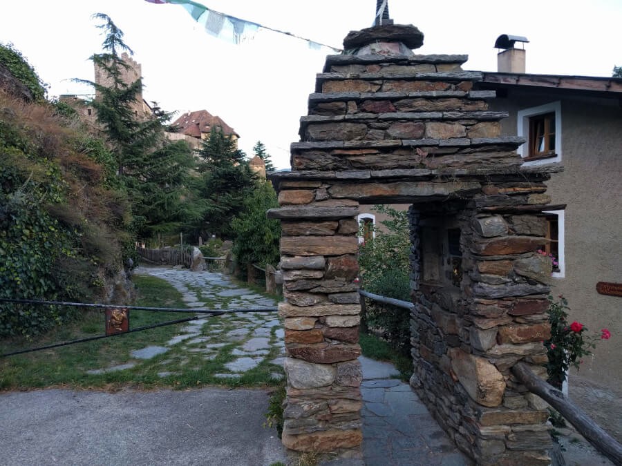 Auf dem Rundweg von Schloss Juval